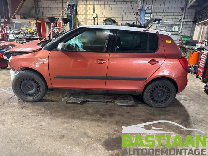 Skoda Fabia II 1.4i 16V Vehículo de desguace (2007, Metálico, Naranja)