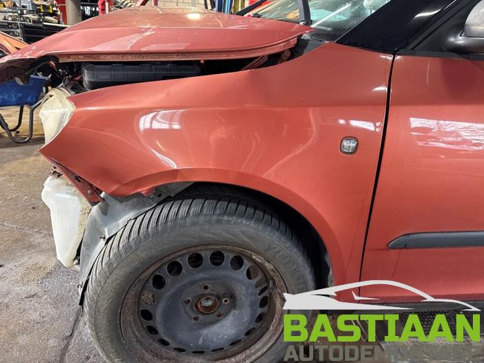 Skoda Fabia II 1.4i 16V Vehículo de desguace (2007, Metálico, Naranja)