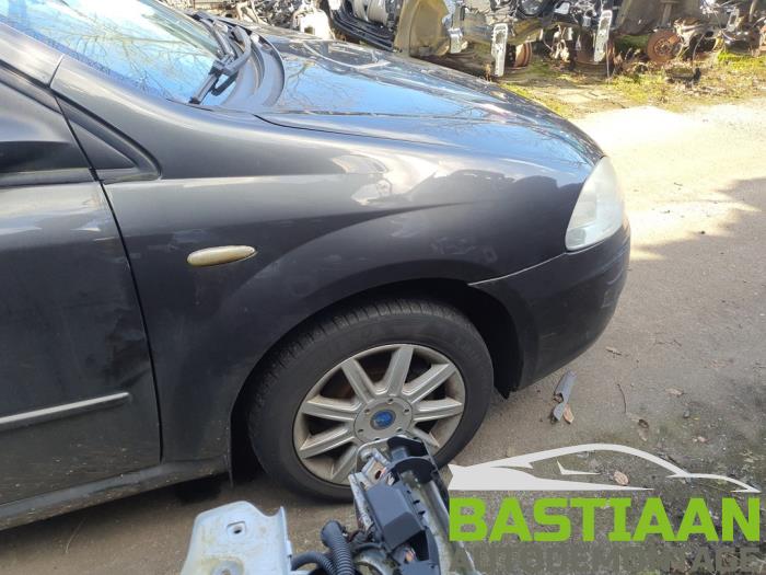 Fiat Croma 2.2 MPI 16V Vehículo de desguace (2006, Gris)