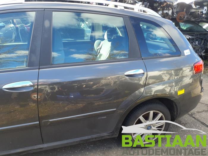 Fiat Croma 2.2 MPI 16V Vehículo de desguace (2006, Gris)