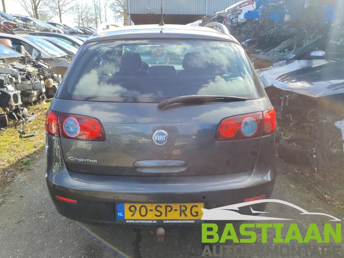 Fiat Croma 2.2 MPI 16V Vehículo de desguace (2006, Gris)
