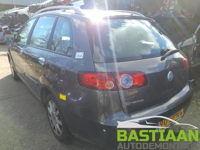 Fiat Croma 2.2 MPI 16V Vehículo de desguace (2006, Gris)