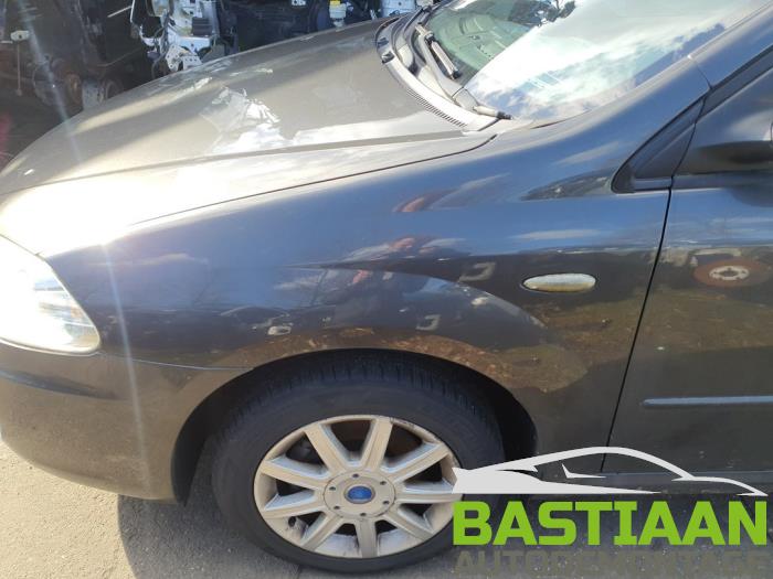 Fiat Croma 2.2 MPI 16V Vehículo de desguace (2006, Gris)