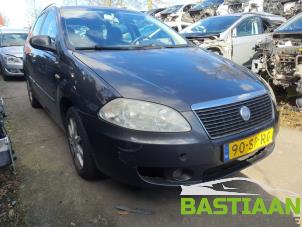 Fiat Croma 2.2 MPI 16V Vehículo de desguace (2006, Gris)