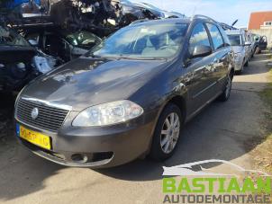 Fiat Croma 2.2 MPI 16V Vehículo de desguace (2006, Gris)