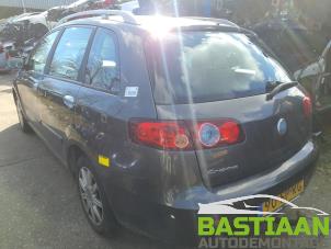 Fiat Croma 2.2 MPI 16V Vehículo de desguace (2006, Gris)