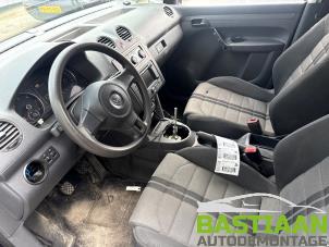 Volkswagen Caddy III 1.6 TDI 16V Vehículo de desguace (2013, Negro)