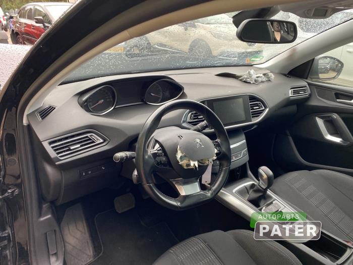 Peugeot 308 1.2 12V e-THP PureTech 130 Schrottauto (2016, Schwarz)