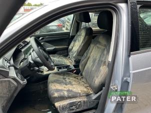 Audi Q3 1.4 45 TFSI e 16V Vehículo de desguace (2022, Gris plateado, Plateado)