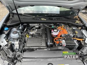 Audi Q3 1.4 45 TFSI e 16V Vehículo de desguace (2022, Gris plateado, Plateado)