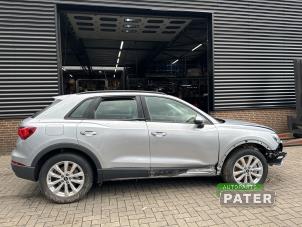 Audi Q3 1.4 45 TFSI e 16V Vehículo de desguace (2022, Gris plateado, Plateado)