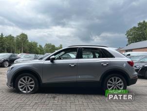Audi Q3 1.4 45 TFSI e 16V Vehículo de desguace (2022, Gris plateado, Plateado)