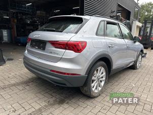 Audi Q3 1.4 45 TFSI e 16V Vehículo de desguace (2022, Gris plateado, Plateado)