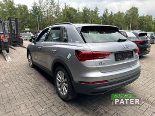 Audi Q3 1.4 45 TFSI e 16V Vehículo de desguace (2022, Gris plateado, Plateado)
