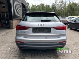 Audi Q3 1.4 45 TFSI e 16V Vehículo de desguace (2022, Gris plateado, Plateado)