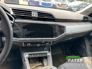 Audi Q3 1.4 45 TFSI e 16V Vehículo de desguace (2022, Gris plateado, Plateado)