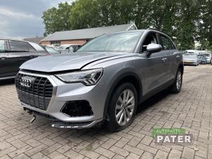 Audi Q3 1.4 45 TFSI e 16V Vehículo de desguace (2022, Gris plateado, Plateado)