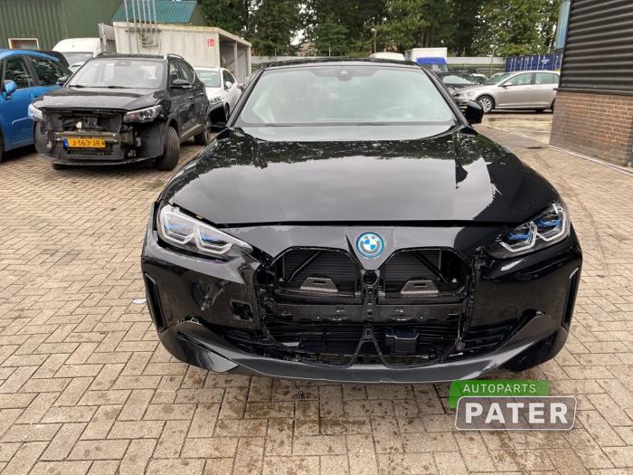 BMW i4 eDrive40 84 kWh Samochód złomowany (2023, Czarny)