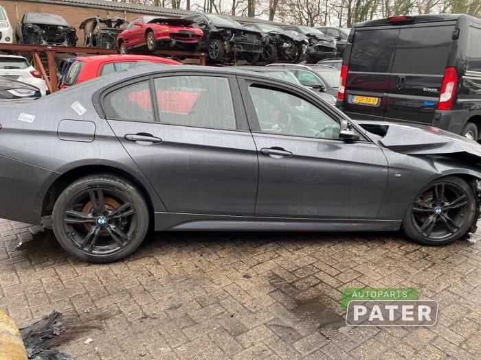 BMW 3 serie 318i 1.5 TwinPower Turbo 12V Vehículo de desguace (2018, Gris)