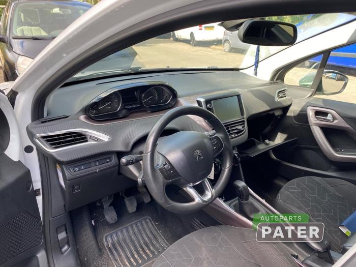 Peugeot 2008 1.2 Vti 12V PureTech 82 Salvage vehicle (2015, White)