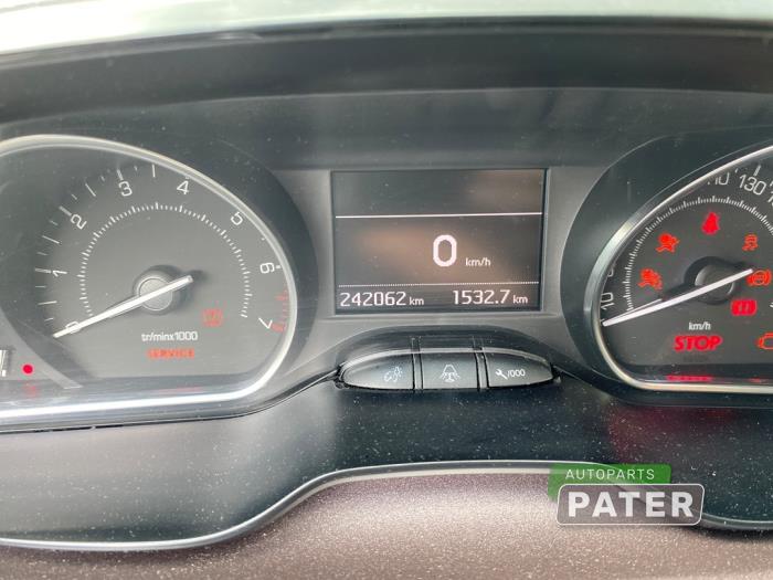 Peugeot 2008 1.2 Vti 12V PureTech 82 Salvage vehicle (2015, White)