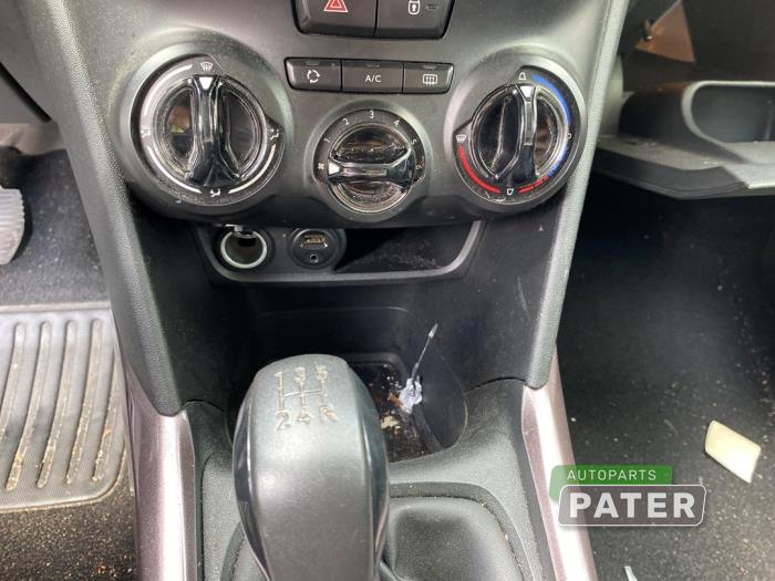 Peugeot 2008 1.2 Vti 12V PureTech 82 Salvage vehicle (2015, White)