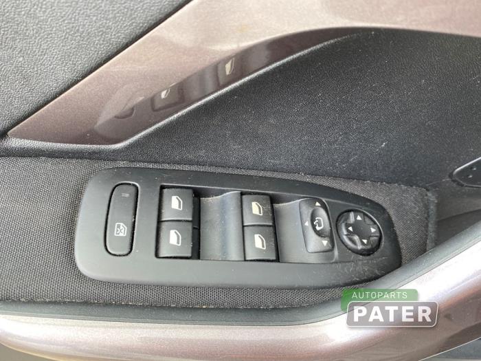 Peugeot 2008 1.2 Vti 12V PureTech 82 Salvage vehicle (2015, White)