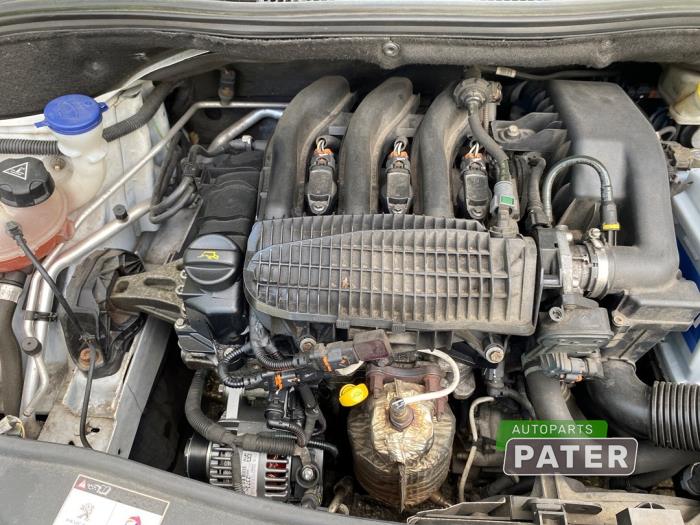 Peugeot 2008 1.2 Vti 12V PureTech 82 Salvage vehicle (2015, White)