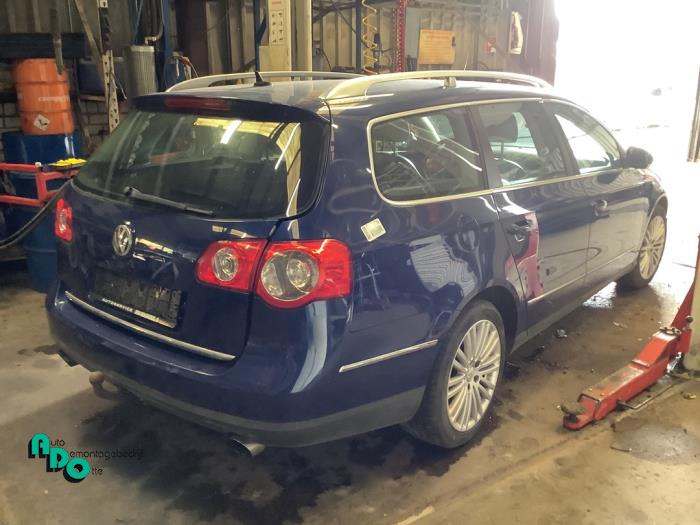 Volkswagen Passat Variant 3.2 FSI V6 32V Skrotfordon (2006, BLAUW)