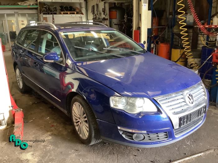 Volkswagen Passat Variant 3.2 FSI V6 32V Skrotfordon (2006, BLAUW)