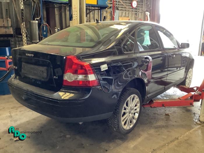 Volvo S40 2.4 20V Schrottauto (2005, Schwarz)