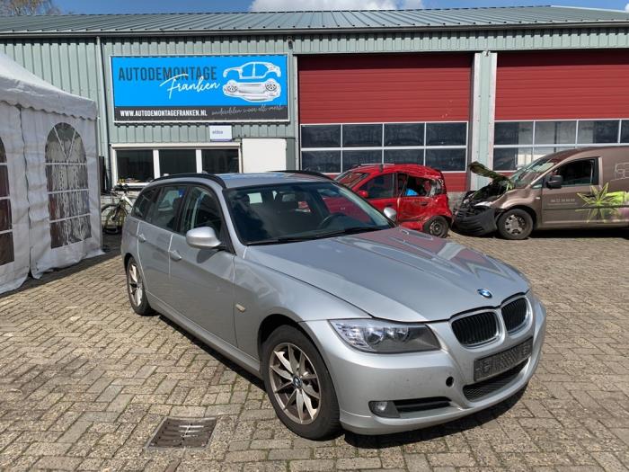 BMW 3 serie Touring 318d 16V Salvage vehicle (2010, Gray)