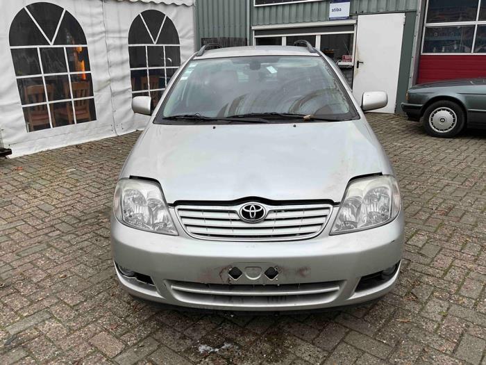 Toyota Corolla Wagon 1.4 D-4D 16V Épave (2006, Gris)