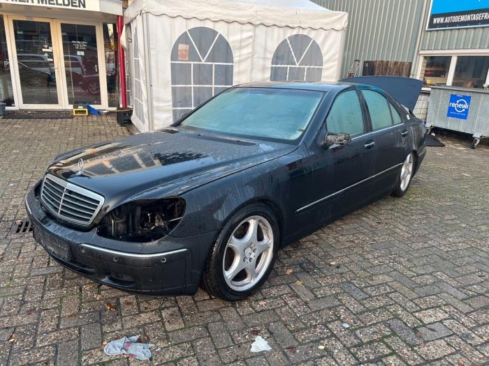 Mercedes S 3.2 S-320 18V Vehículo de desguace (2000, Negro)