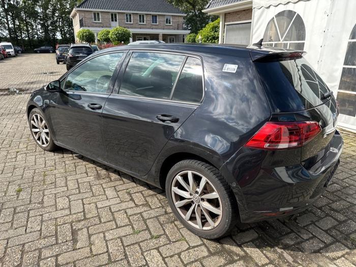 Volkswagen Golf VII 1.6 TDI 16V Samochód złomowany (2013, Czarny)
