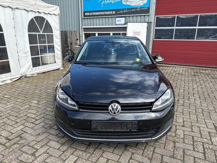 Volkswagen Golf VII 1.6 TDI 16V Samochód złomowany (2013, Czarny)