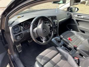 Volkswagen Golf VII 1.6 TDI 16V Samochód złomowany (2013, Czarny)