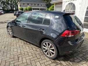 Volkswagen Golf VII 1.6 TDI 16V Samochód złomowany (2013, Czarny)