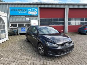 Volkswagen Golf VII 1.6 TDI 16V Samochód złomowany (2013, Czarny)