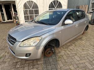 Kia Cee'd 1.6 CVVT 16V Samochód złomowany (2007, Srebrnoszary)