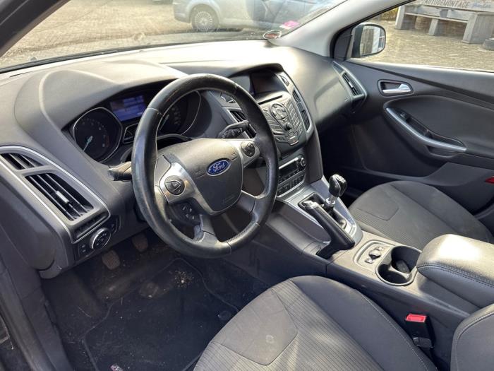 Ford Focus 3 Wagon 1.0 Ti-VCT EcoBoost 12V 125 Épave (2012, Noir)