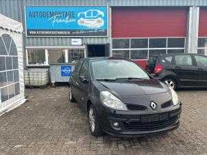 Renault Clio III 1.6 16V Schrottauto (2006, Schwarz)