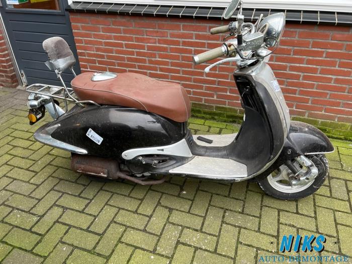 Baotian Scooter (Salvage vehicle, 2011, Granite)