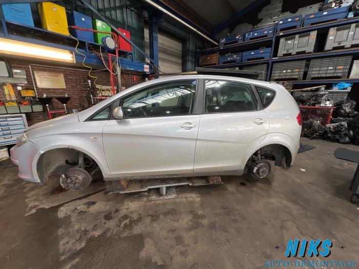 Seat Altea 2.0 FSI 16V Schrottauto (2006, Grau)