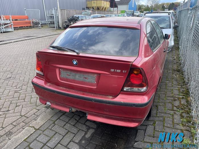 BMW 3 serie Compact 316ti 16V Samochód złomowany (2003, Czerwony)