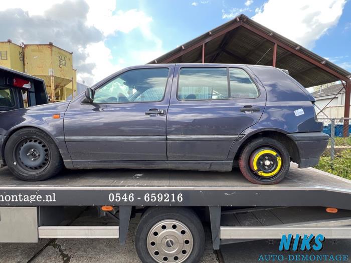 Volkswagen Golf III 1.6 i Vehículo de desguace (1995, Morado)