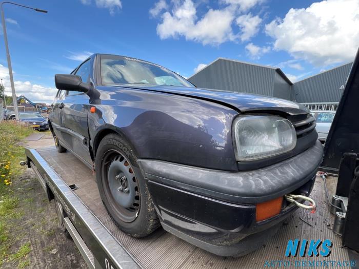 Volkswagen Golf III 1.6 i Vehículo de desguace (1995, Morado)