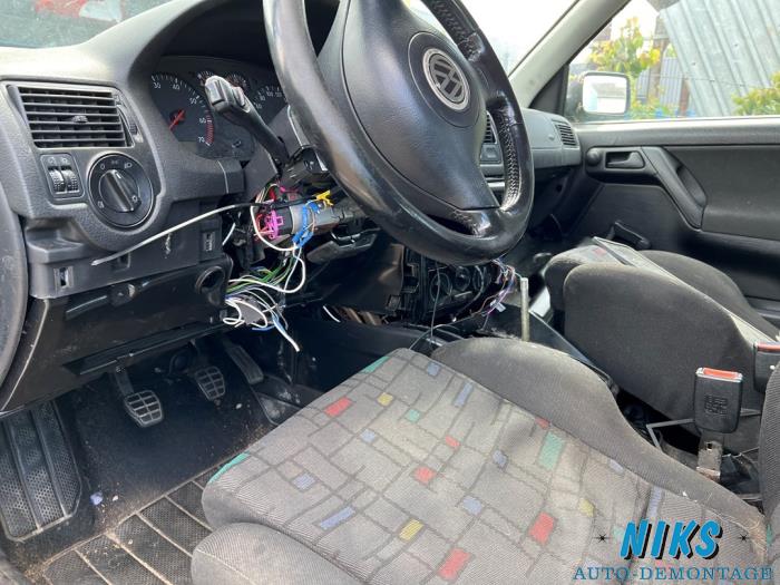 Volkswagen Golf III 1.6 i Vehículo de desguace (1995, Morado)