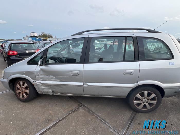 Opel Zafira 2.0 DTI 16V Vehículo de desguace (2005, Gris)