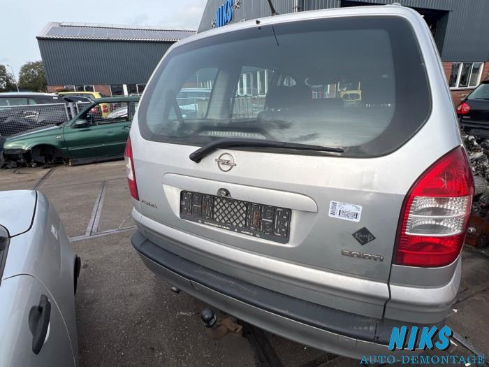 Opel Zafira 2.0 DTI 16V Vehículo de desguace (2005, Gris)